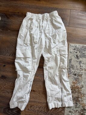 Abercrombie white Cargo Jogger Pants - like new!